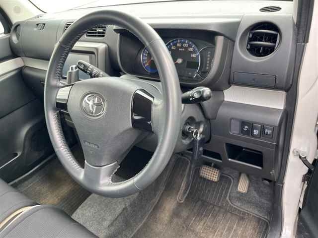 TOYOTA PIXIS SPACE 2012