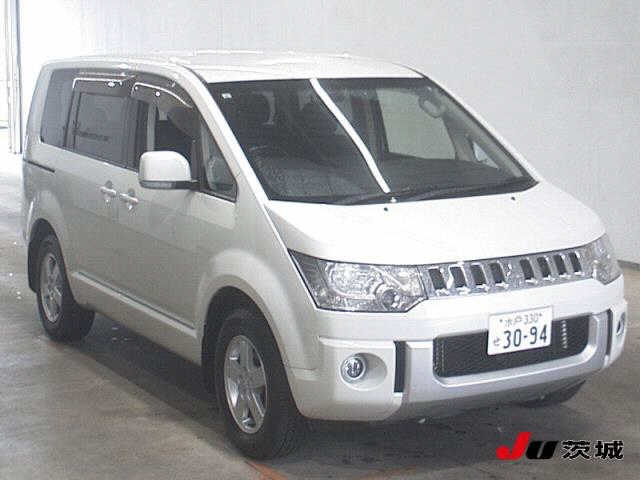 MITSUBISHI DELICA D5 2015