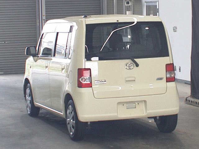 TOYOTA PIXIS SPACE 2012