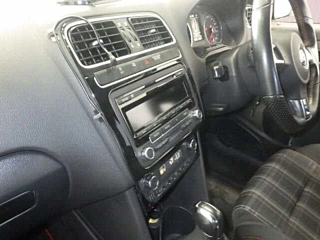 VOLKSWAGEN POLO 2011