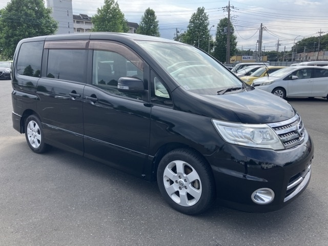NISSAN SERENA 2010