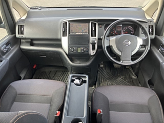 NISSAN SERENA 2010