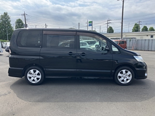 NISSAN SERENA 2010
