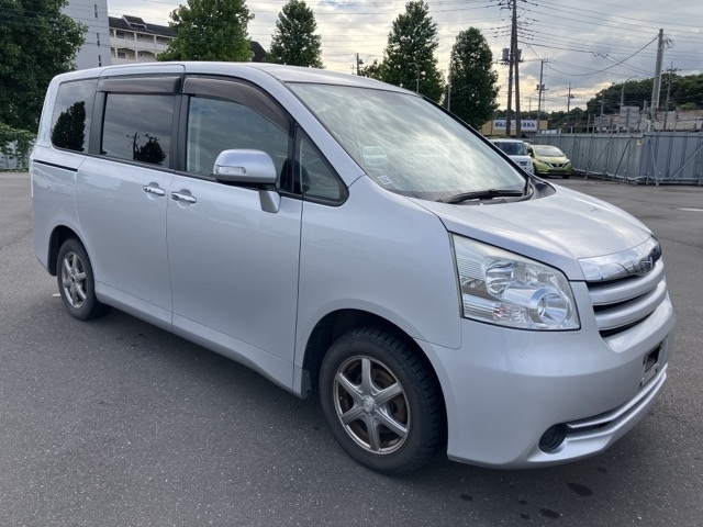 TOYOTA NOAH 2009