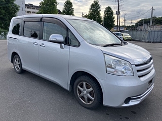 TOYOTA NOAH 2009