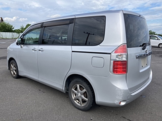 TOYOTA NOAH 2009