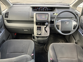 TOYOTA NOAH 2009