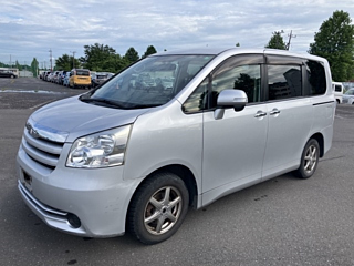TOYOTA NOAH 2009