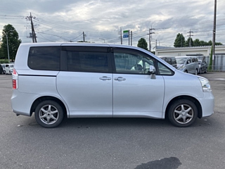 TOYOTA NOAH 2009