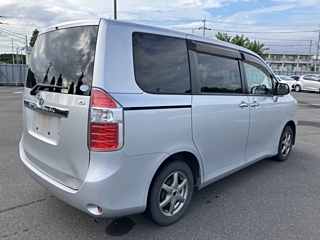 TOYOTA NOAH 2009