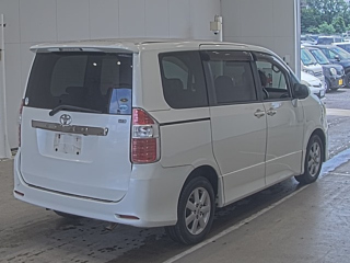 TOYOTA NOAH 2008