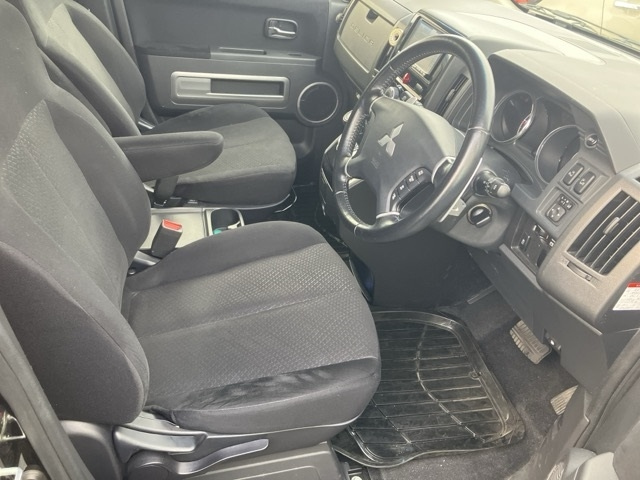 MITSUBISHI DELICA D5 2015