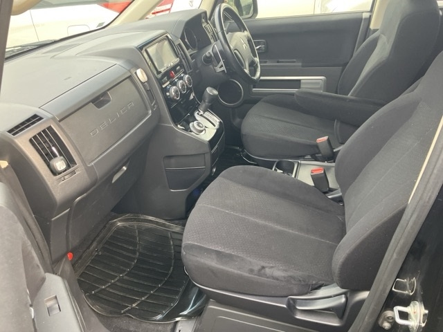 MITSUBISHI DELICA D5 2015