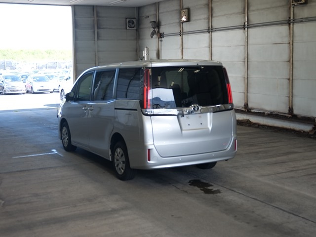 TOYOTA NOAH 2021