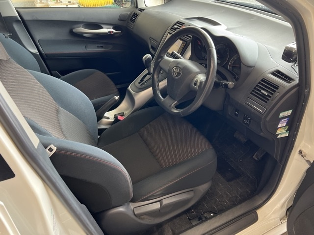 TOYOTA AURIS 2010