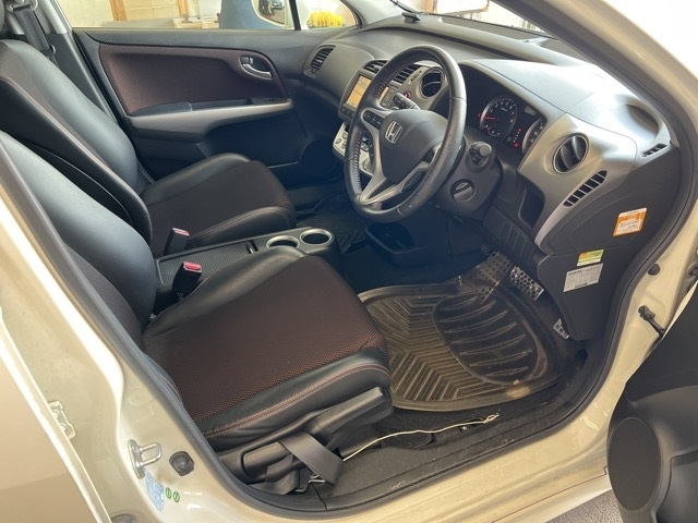 HONDA STREAM 2010