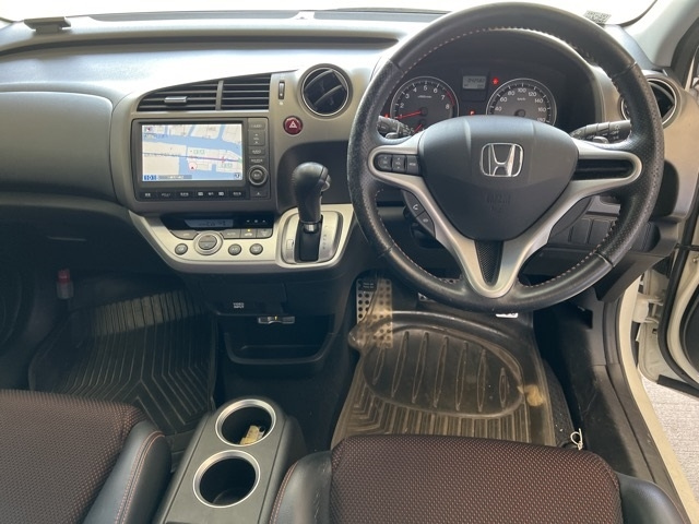 HONDA STREAM 2010