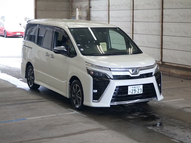 TOYOTA VOXY 2019