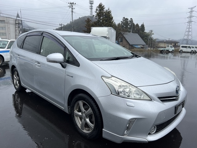 TOYOTA PRIUS ALPHA 2014