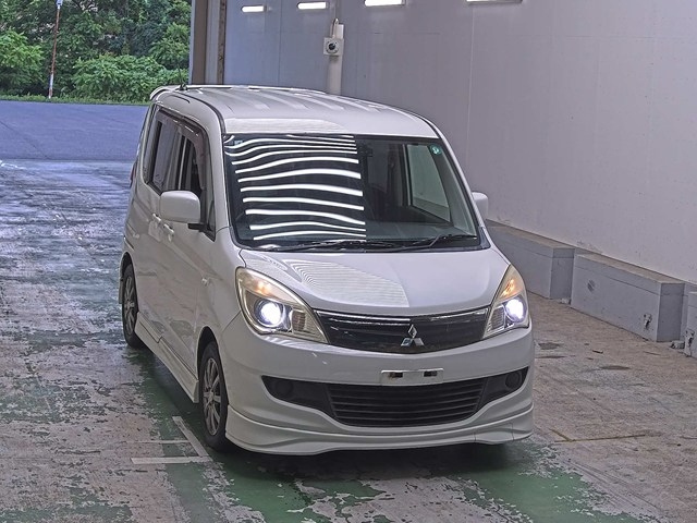 MITSUBISHI DELICA D2 2011