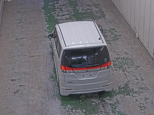 MITSUBISHI DELICA D2 2011