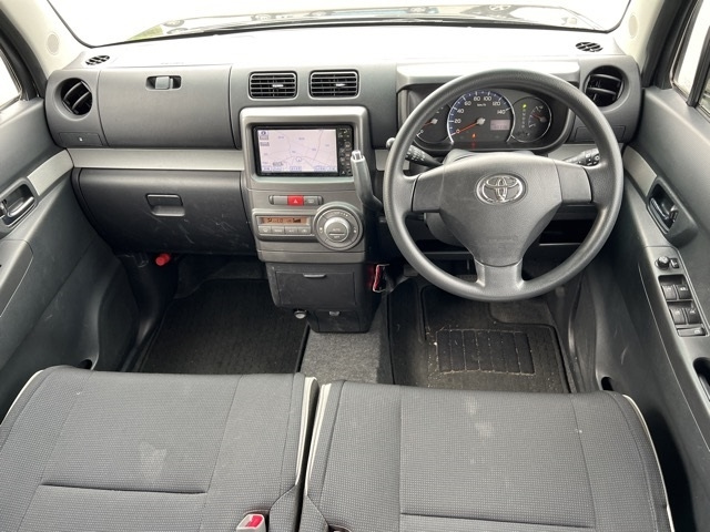 TOYOTA PIXIS SPACE 2011