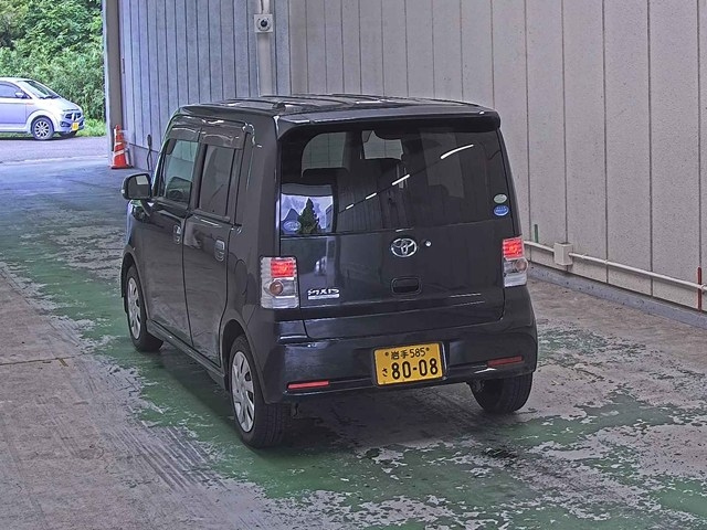 TOYOTA PIXIS SPACE 2011