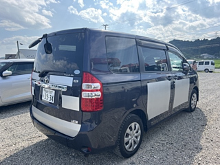 TOYOTA NOAH 2010