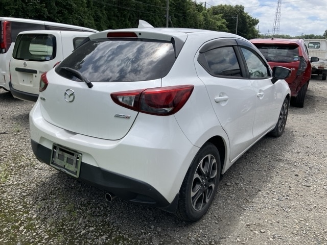 MAZDA DEMIO 2016
