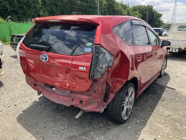 TOYOTA PRIUS ALPHA 2013