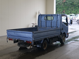 NISSAN TRUCK 2011