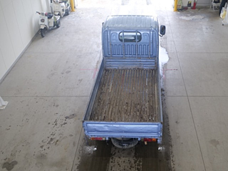 NISSAN TRUCK 2011