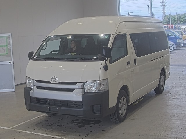 TOYOTA HIACE 2015