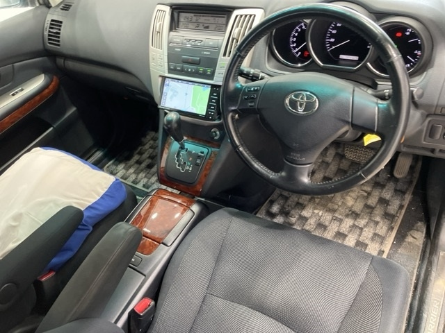 TOYOTA HARRIER 2010