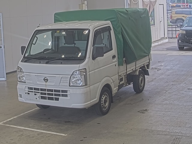 NISSAN CLIPPER TRUCK 2015