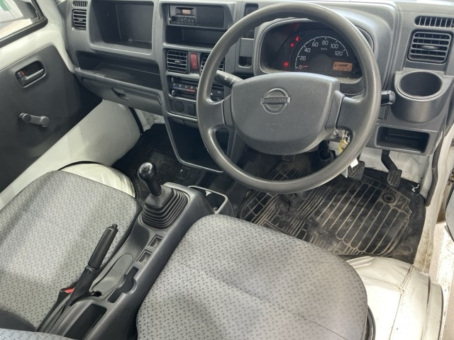 NISSAN CLIPPER TRUCK 2015