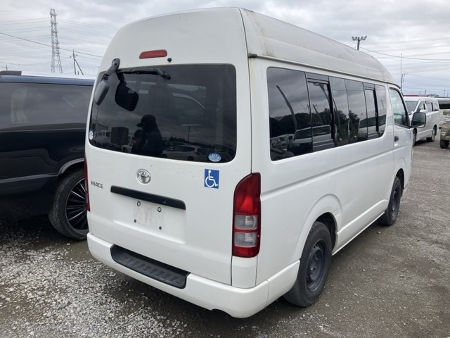 TOYOTA HIACE VAN 2010