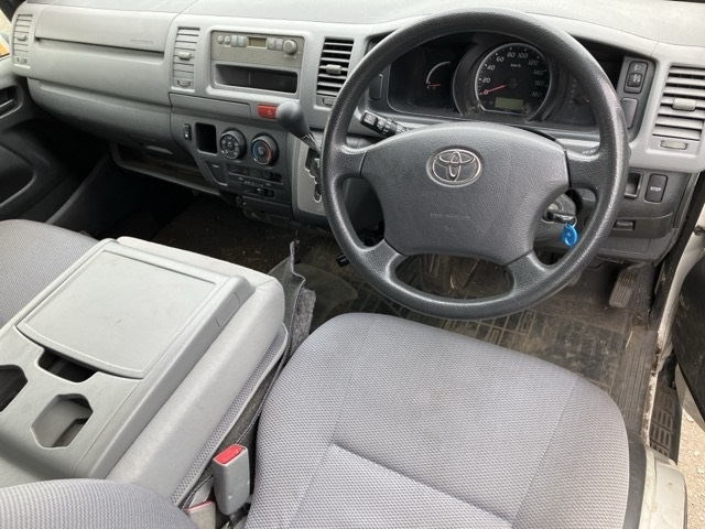 TOYOTA HIACE VAN 2010