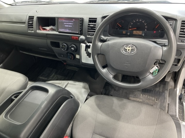 TOYOTA HIACE 2015