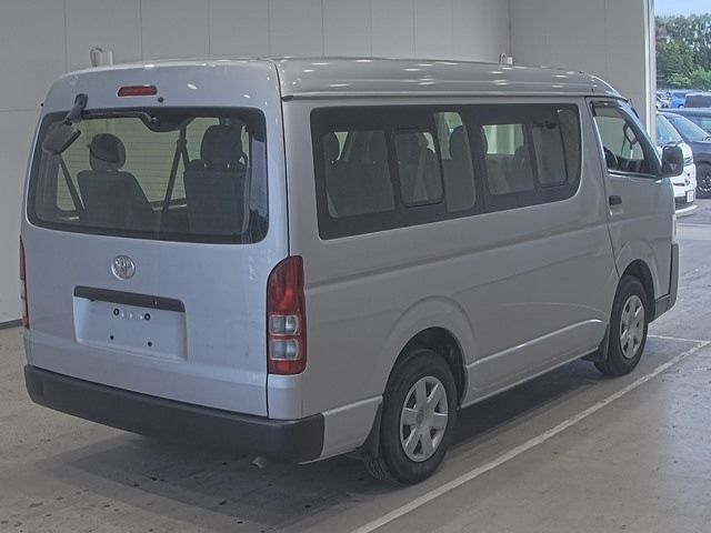 TOYOTA HIACE 2015