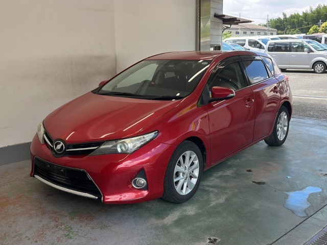 TOYOTA AURIS 2012