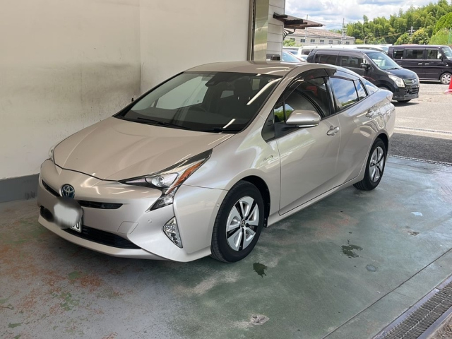 TOYOTA PRIUS 2016
