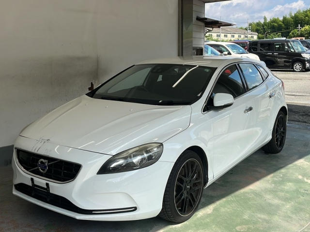 VOLVO V40 2014