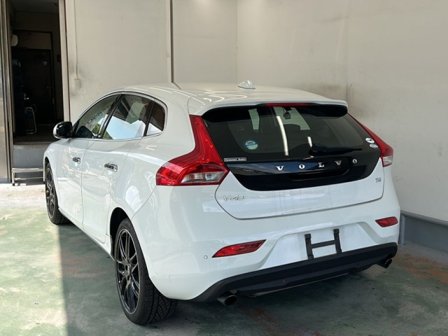 VOLVO V40 2014