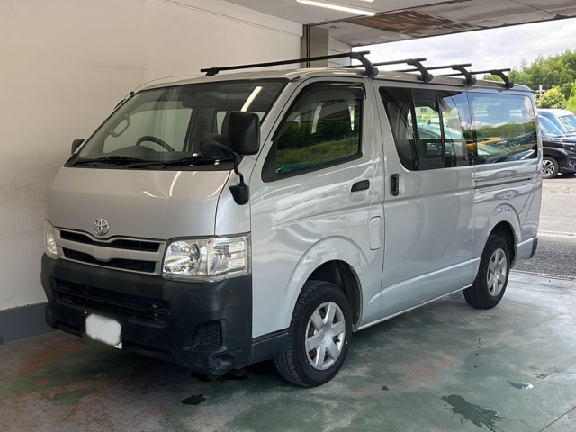 TOYOTA HIACE VAN 2010