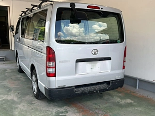TOYOTA HIACE VAN 2010