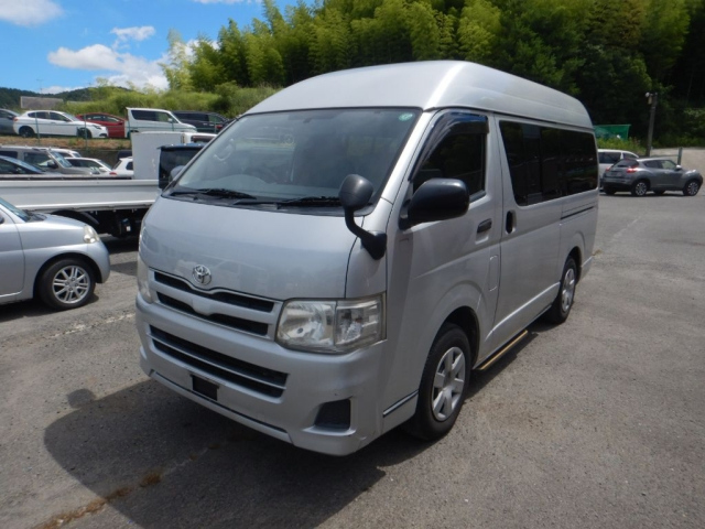 TOYOTA HIACE VAN 2013