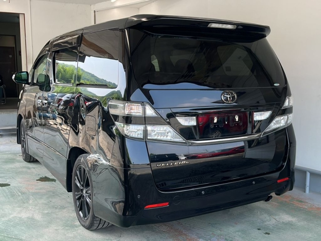 TOYOTA VELLFIRE 2010