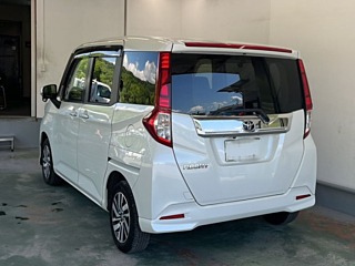 TOYOTA ROOMY 2017