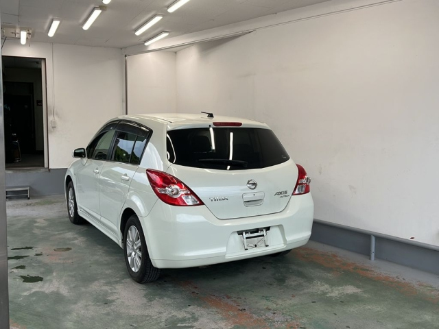 NISSAN TIIDA 2010